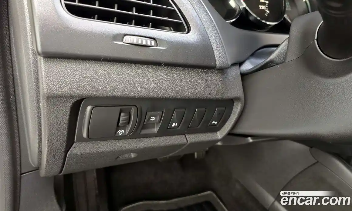 Renault SM3 2010 1.6 Автомат в Москве № 226047, фото 13