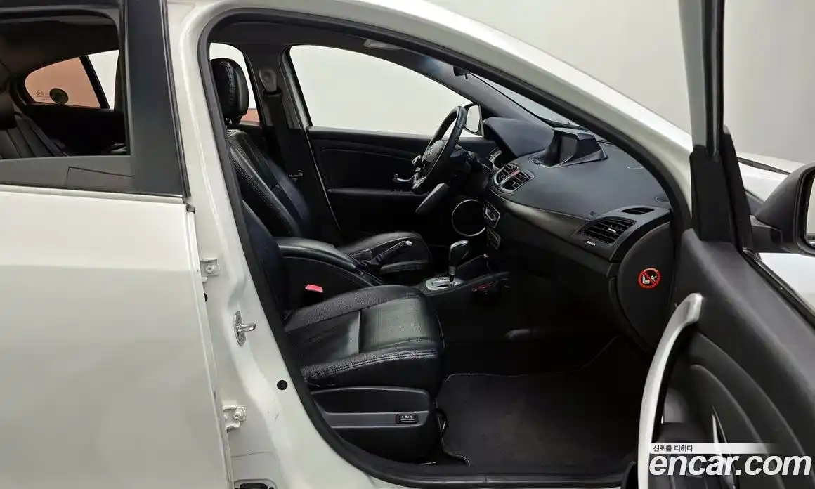 Renault SM3 2010 1.6 Автомат в Москве № 226047, фото 15