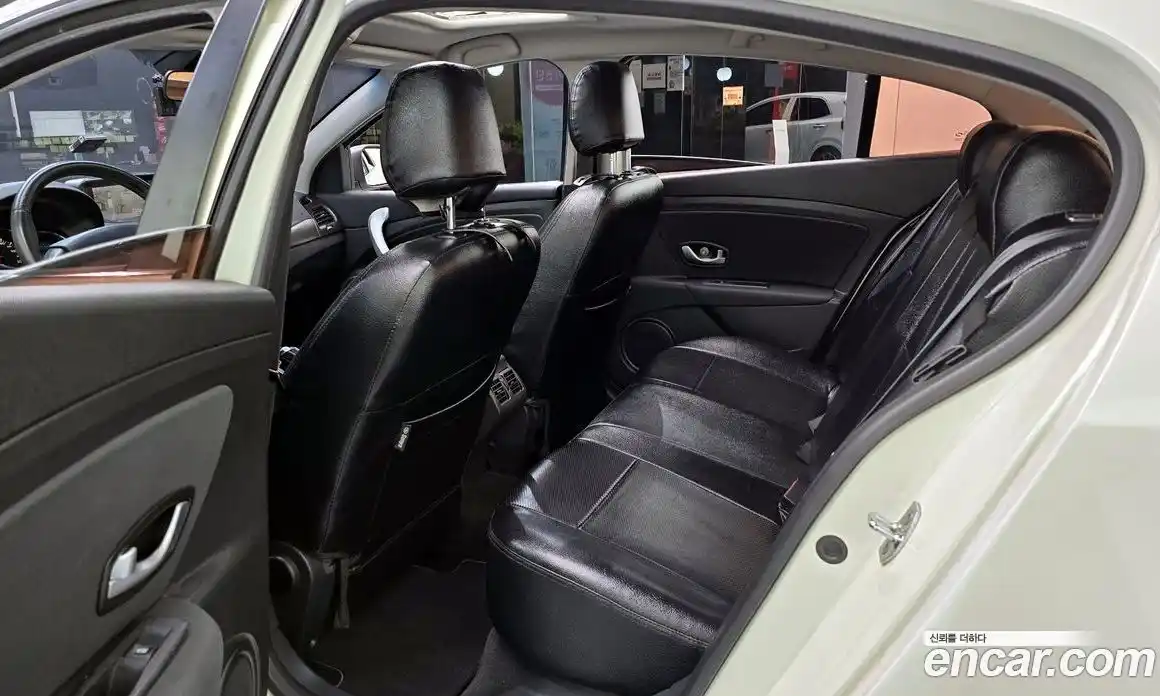 Renault SM3 2010 1.6 Автомат в Москве № 226047, фото 18