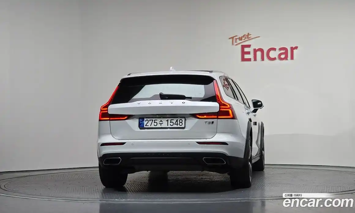 Volvo V60 2019 2.0 Автомат в Москве № 230590, фото 11