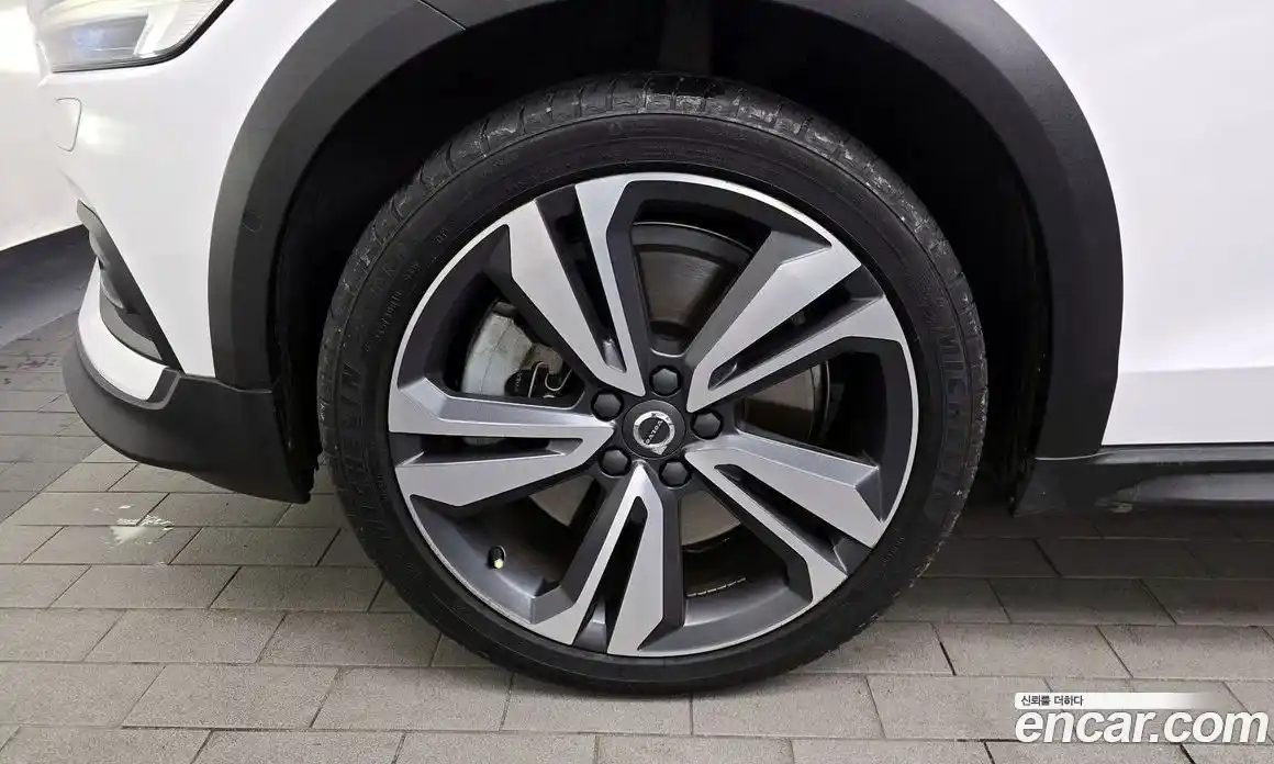 Volvo V60 2019 2.0 Автомат в Москве № 230590, фото 14