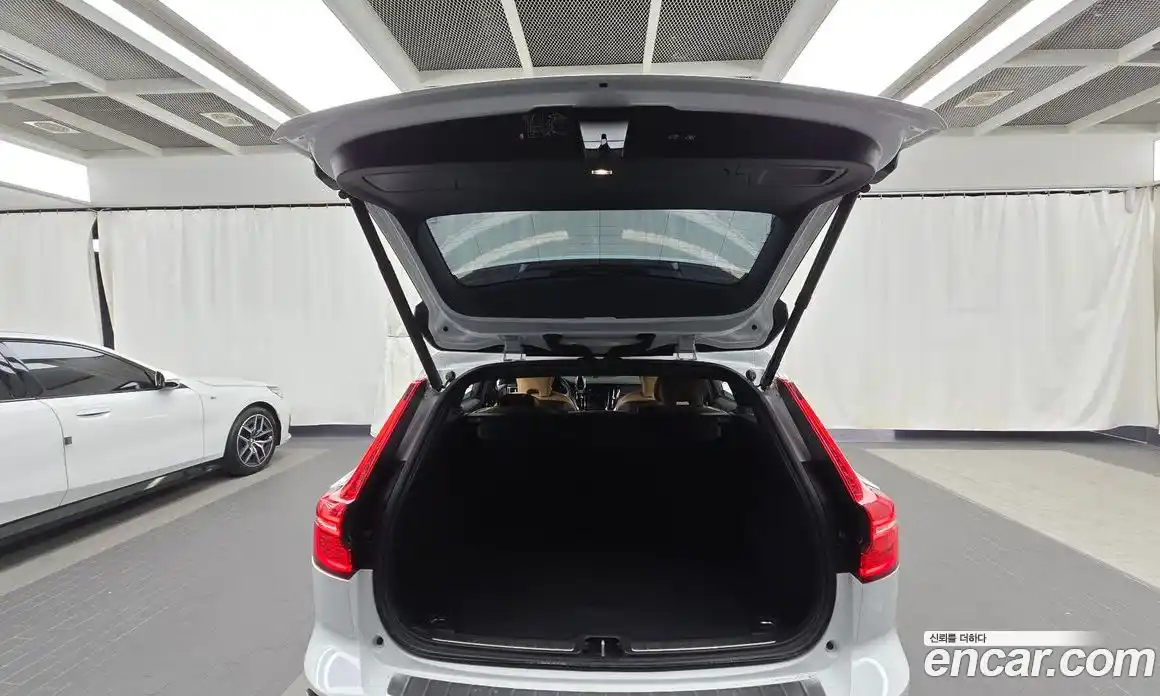 Volvo V60 2019 2.0 Автомат в Москве № 230590, фото 17