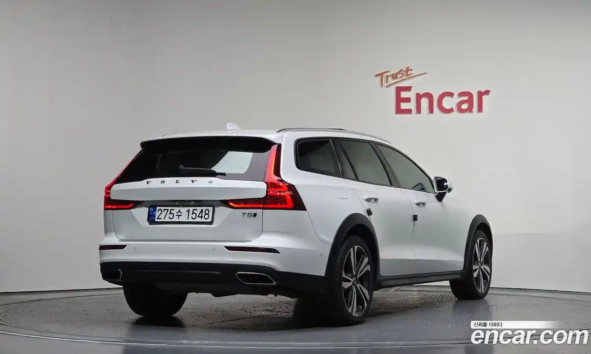 Volvo V60 2019 2.0 Автомат в Москве № 230590, фото 3