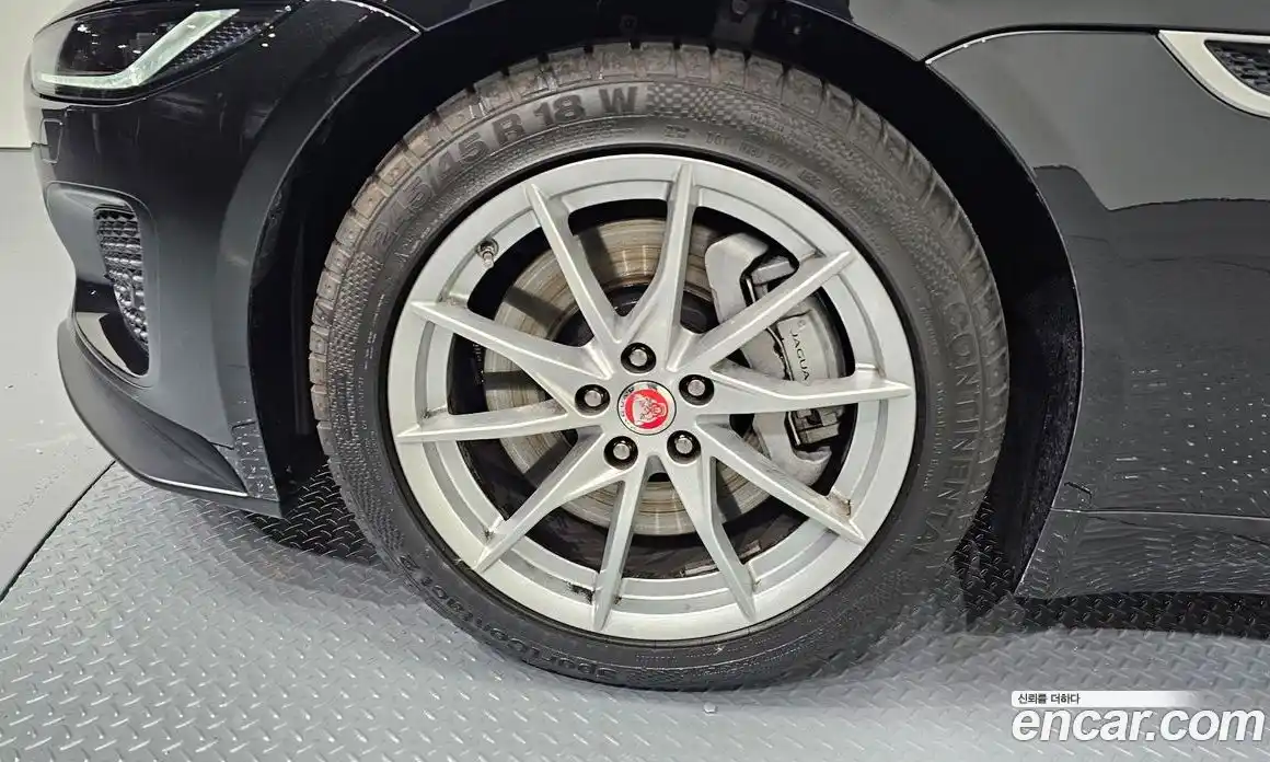 Jaguar F-Type 2023 2.0 Автомат в Москве № 236298, фото 4