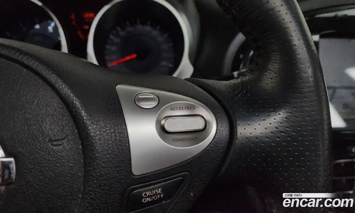 Nissan Juke 2014 1.6 Автомат в Москве № 242000, фото 8