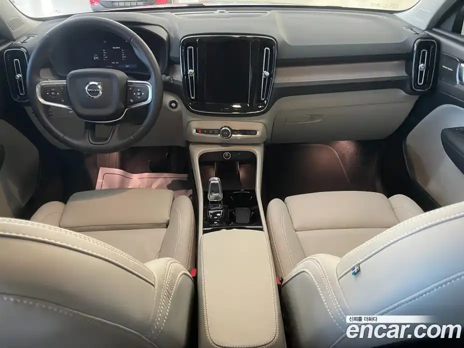 Volvo XC40 2025 2.0 Автомат в Москве № 251296, фото 7