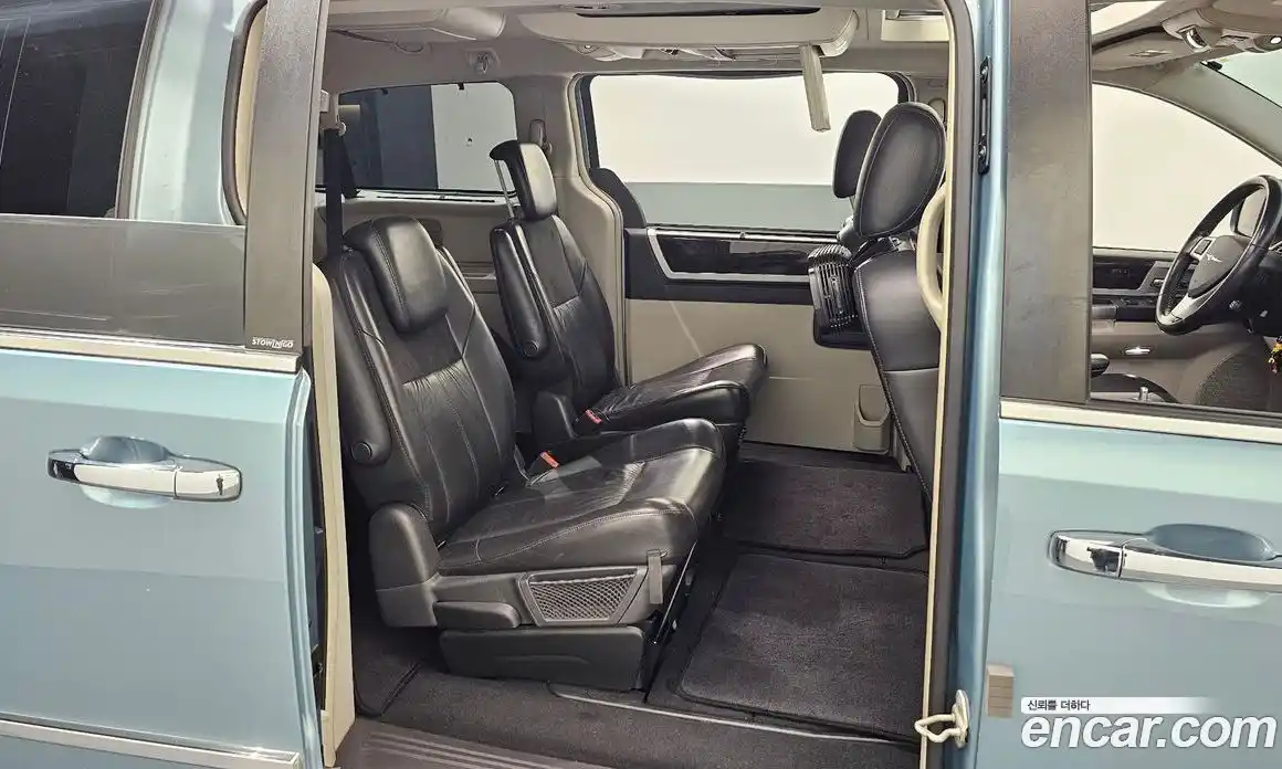 Chrysler Grand Voyager 2010 3.8 Автомат в Москве № 256759, фото 12