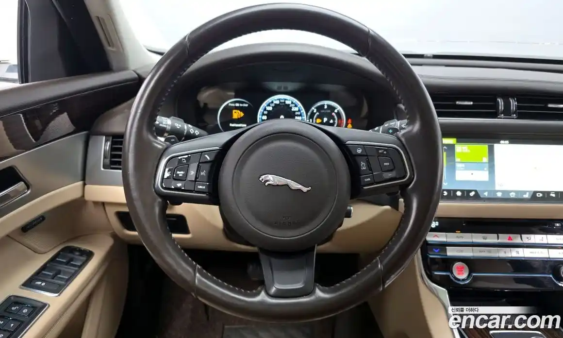 Jaguar XF 2017 2.0 Автомат в Москве № 335817, фото 17