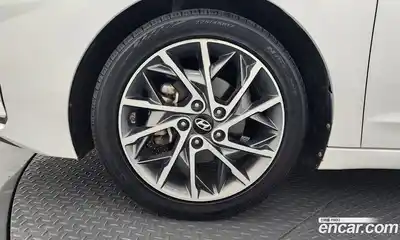 Hyundai Avante 2019 1.6 Автомат в Москве № 3672, миниатюра 4