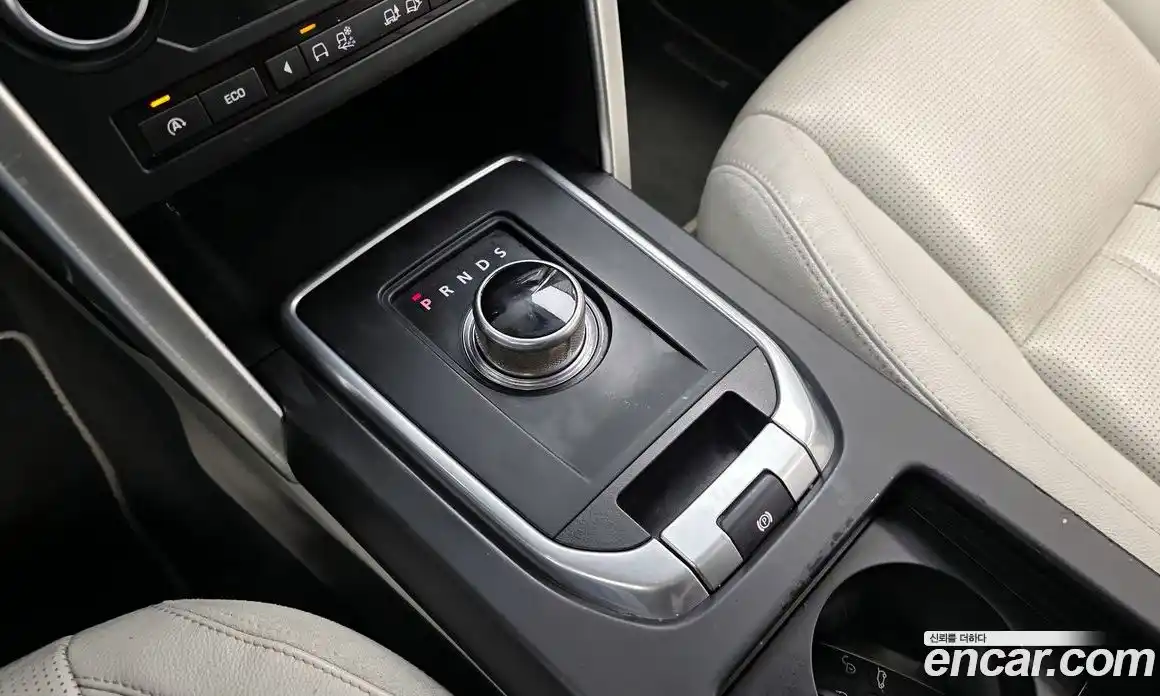 Land Rover Discovery Sport 2016 2.0 Автомат в Москве № 431376, фото 9