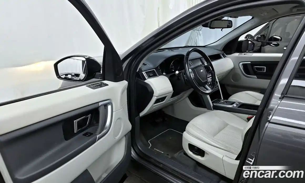 Land Rover Discovery Sport 2016 2.0 Автомат в Москве № 431376, фото 10