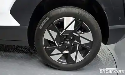 Hyundai Kona 2023 1.6 Автомат в Москве № 458668, миниатюра 5