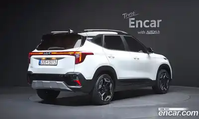 Kia Seltos 2023 1.6 Автомат в Москве № 460781, миниатюра 2