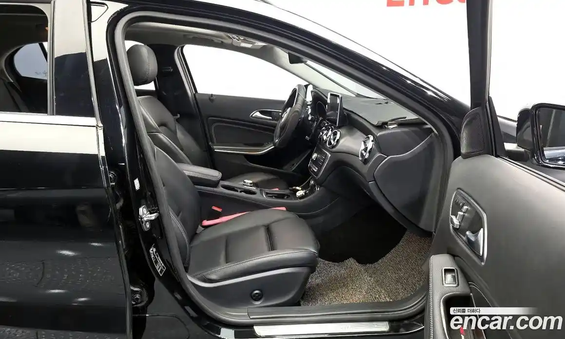 Mercedes-Benz GLA-Class 2019 2.0 Автомат в Москве № 467696, фото 10