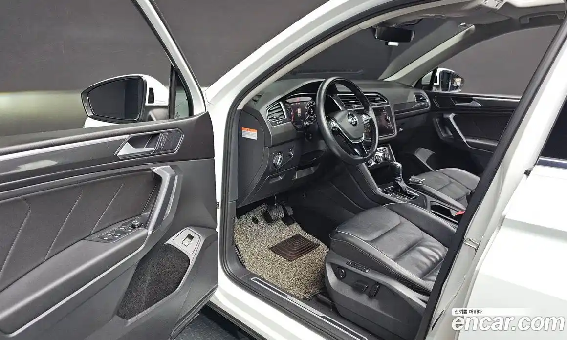 Volkswagen Tiguan 2018 2.0 Автомат в Москве № 472130, фото 11