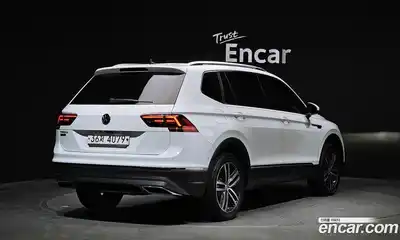 Volkswagen Tiguan 2018 2.0 Автомат в Москве № 472130, миниатюра 2