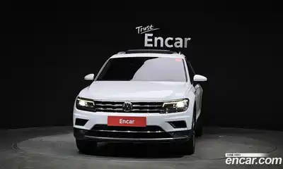 Volkswagen Tiguan 2018 2.0 Автомат в Москве № 472130, миниатюра 3