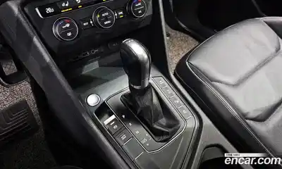 Volkswagen Tiguan 2018 2.0 Автомат в Москве № 472130, миниатюра 9