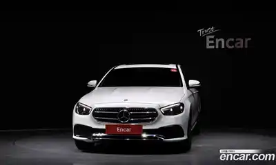Mercedes-Benz E-Class 2021 2.0 Автомат в Москве № 494525, миниатюра 3