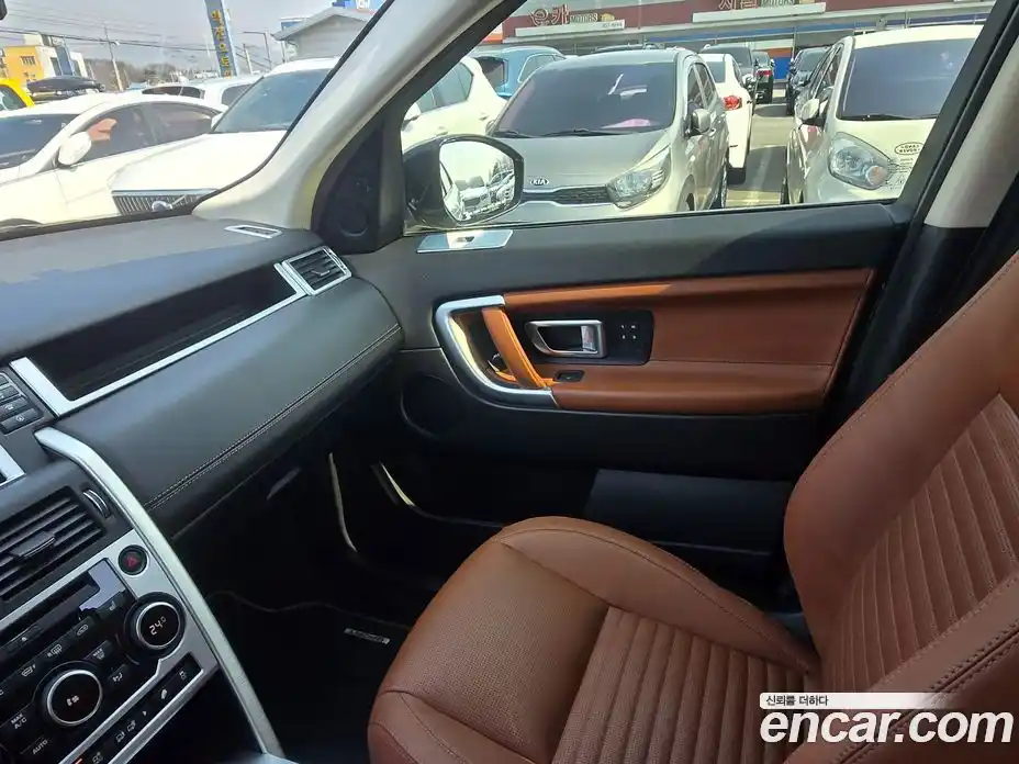 Land Rover Discovery Sport 2015 2.2 Автомат в Москве № 498426, фото 14