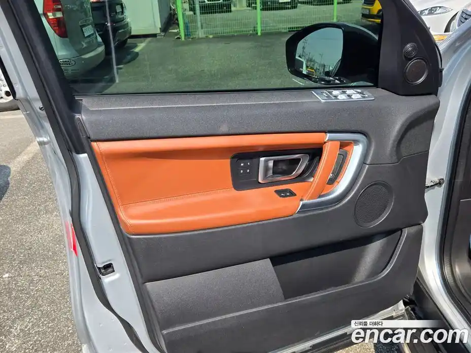 Land Rover Discovery Sport 2015 2.2 Автомат в Москве № 498426, фото 9