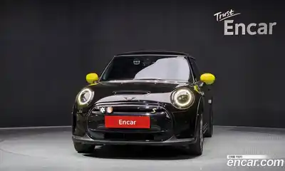 Mini Cooper 2022 Автомат в Москве № 499086, миниатюра 3