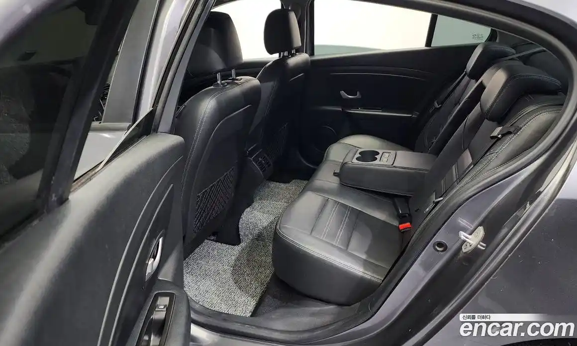 Renault SM3 2016 1.5 Автомат в Москве № 521464, фото 11