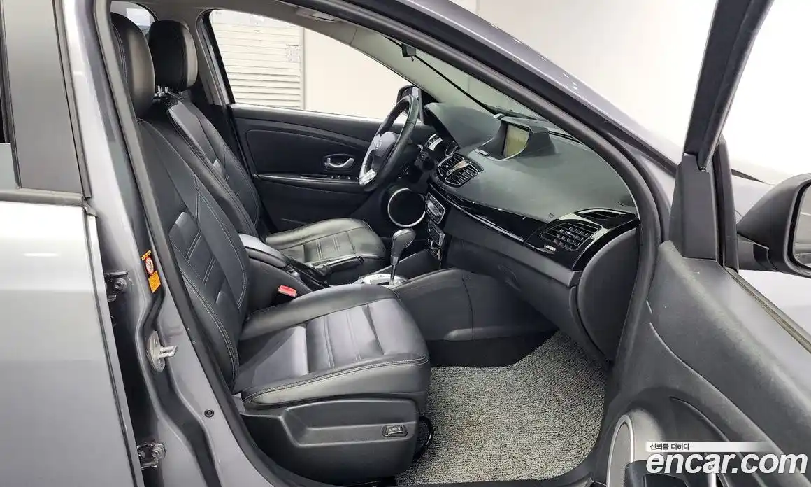 Renault SM3 2016 1.5 Автомат в Москве № 521464, фото 12