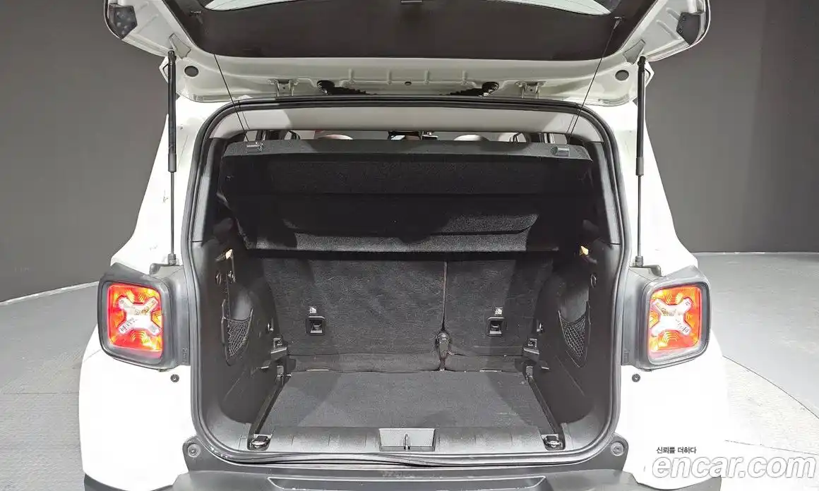 Jeep Renegade 2017 2.4 Автомат в Москве № 522354, фото 20