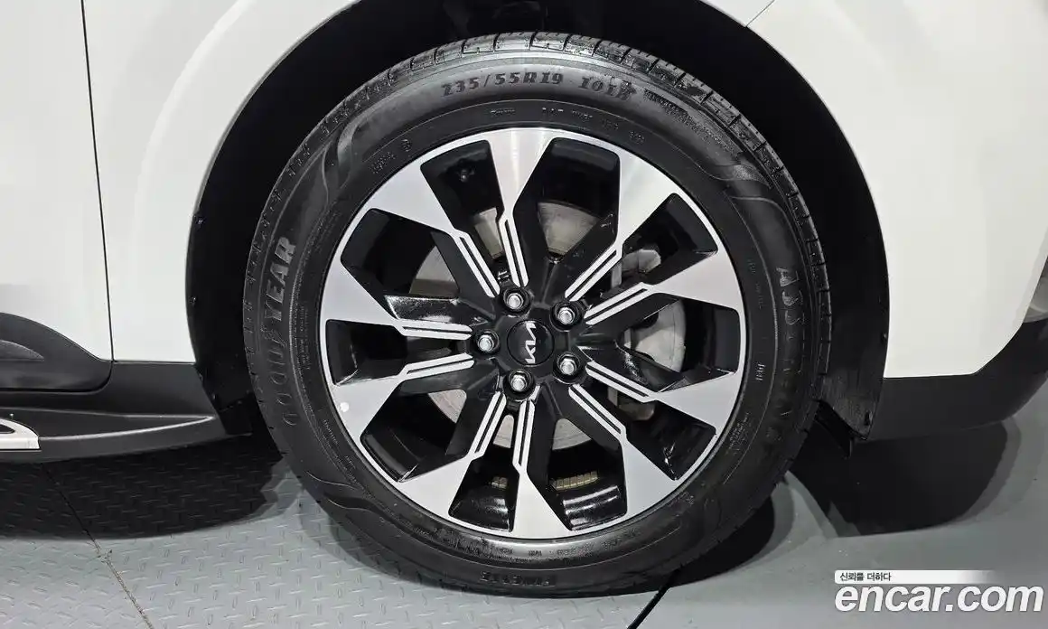 Kia Canival 2023 3.5 Автомат в Москве № 533865, фото 5