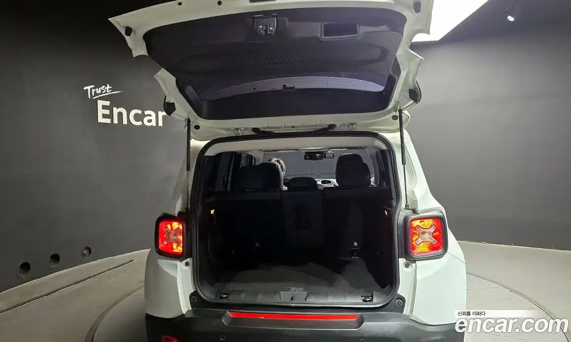 Jeep Renegade 2016 2.0 Автомат в Москве № 535106, фото 20