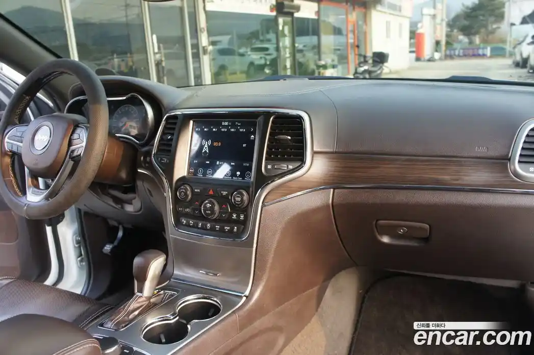 Jeep Cherokee 2018 3.6 Автомат в Москве № 535309, фото 12