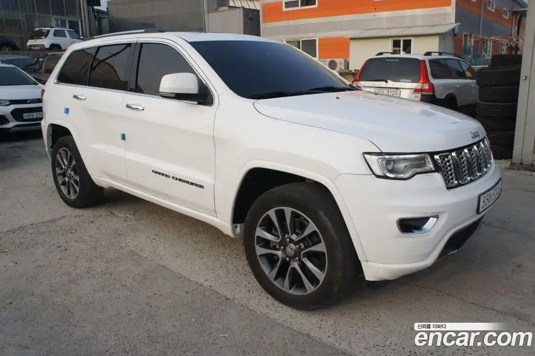 Jeep Cherokee 2018 3.6 Автомат в Москве № 535309, фото 3