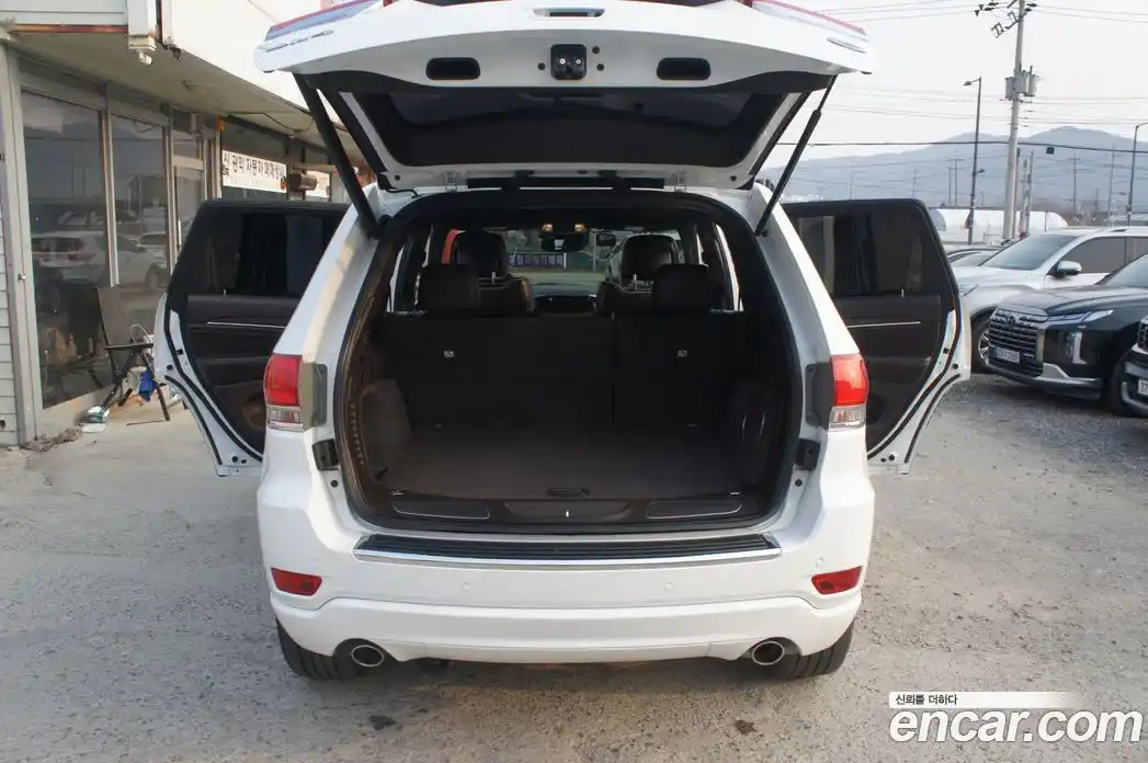 Jeep Cherokee 2018 3.6 Автомат в Москве № 535309, фото 7