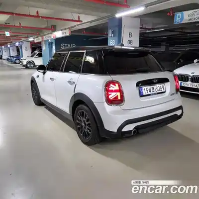 Mini Cooper 2024 1.5 Автомат в Москве № 546723, миниатюра 3