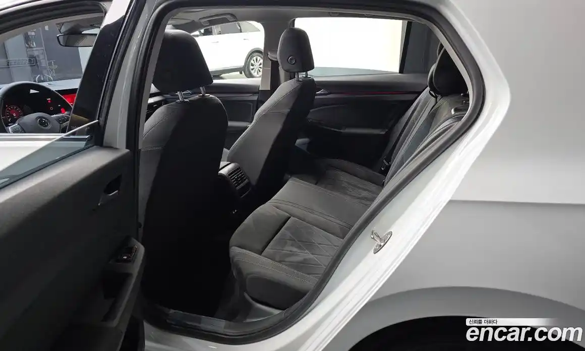 Volkswagen Golf 2022 2.0 Автомат в Москве № 547404, фото 11