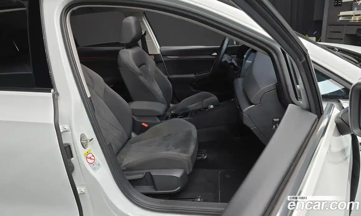 Volkswagen Golf 2022 2.0 Автомат в Москве № 547404, фото 12