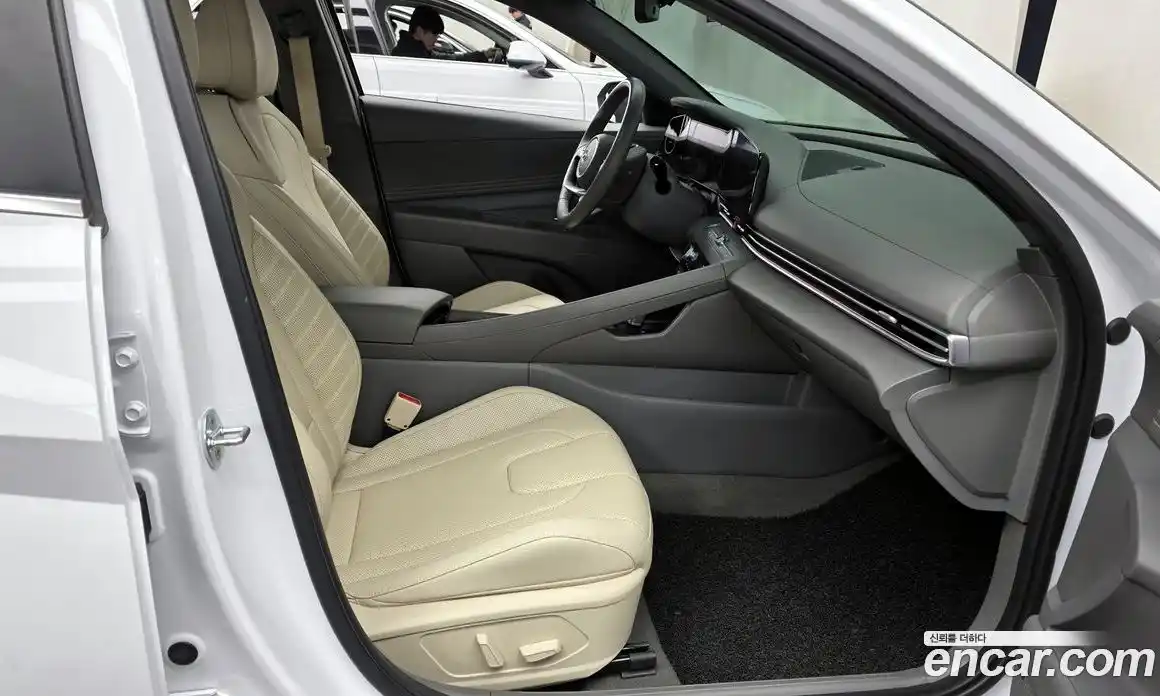 Hyundai Avante 2023 1.6 Автомат в Москве № 109233, фото 11