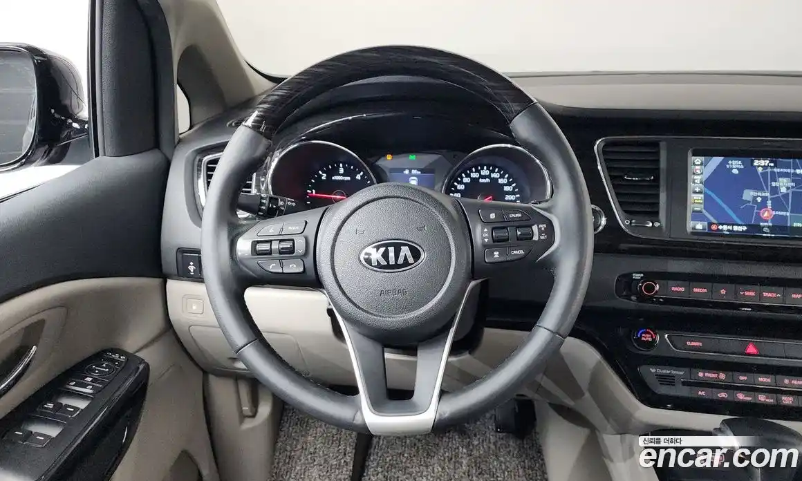 Kia Canival 2019 2.2 Автомат в Москве № 113845, фото 13