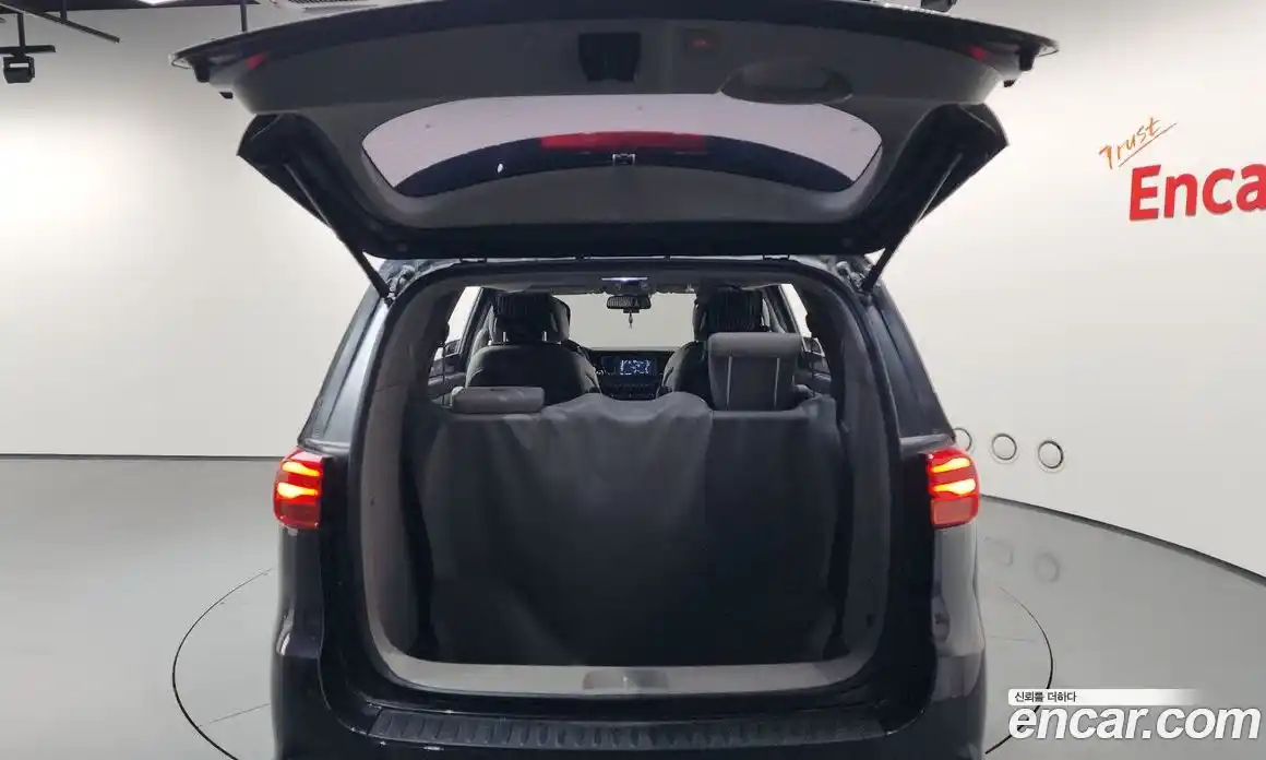 Kia Canival 2019 2.2 Автомат в Москве № 113845, фото 20