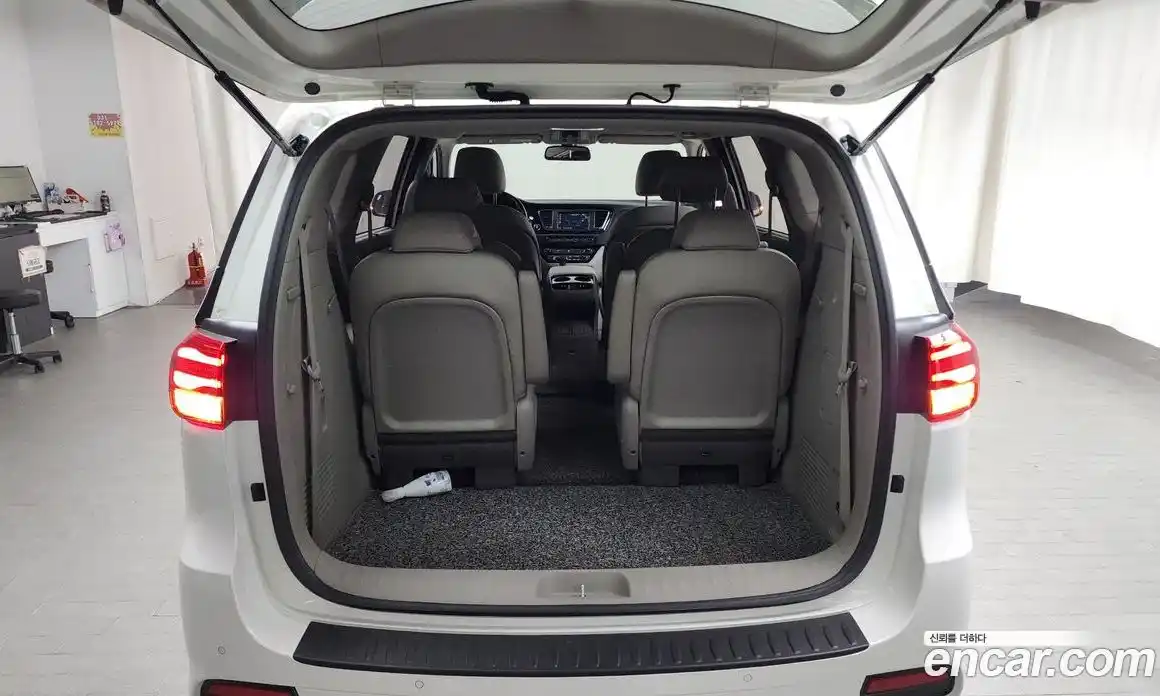 Kia Canival 2019 2.2 Автомат в Москве № 123876, фото 17