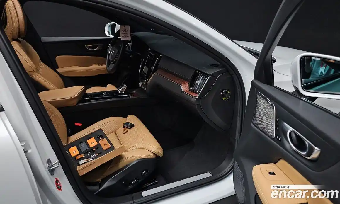 Volvo V60 2024 2.0 Автомат в Москве № 164283, фото 13