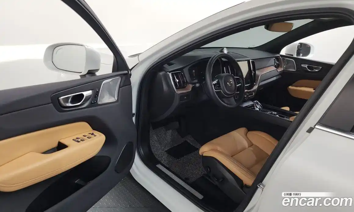 Volvo XC60 2024 2.0 Автомат в Москве № 164475, фото 11