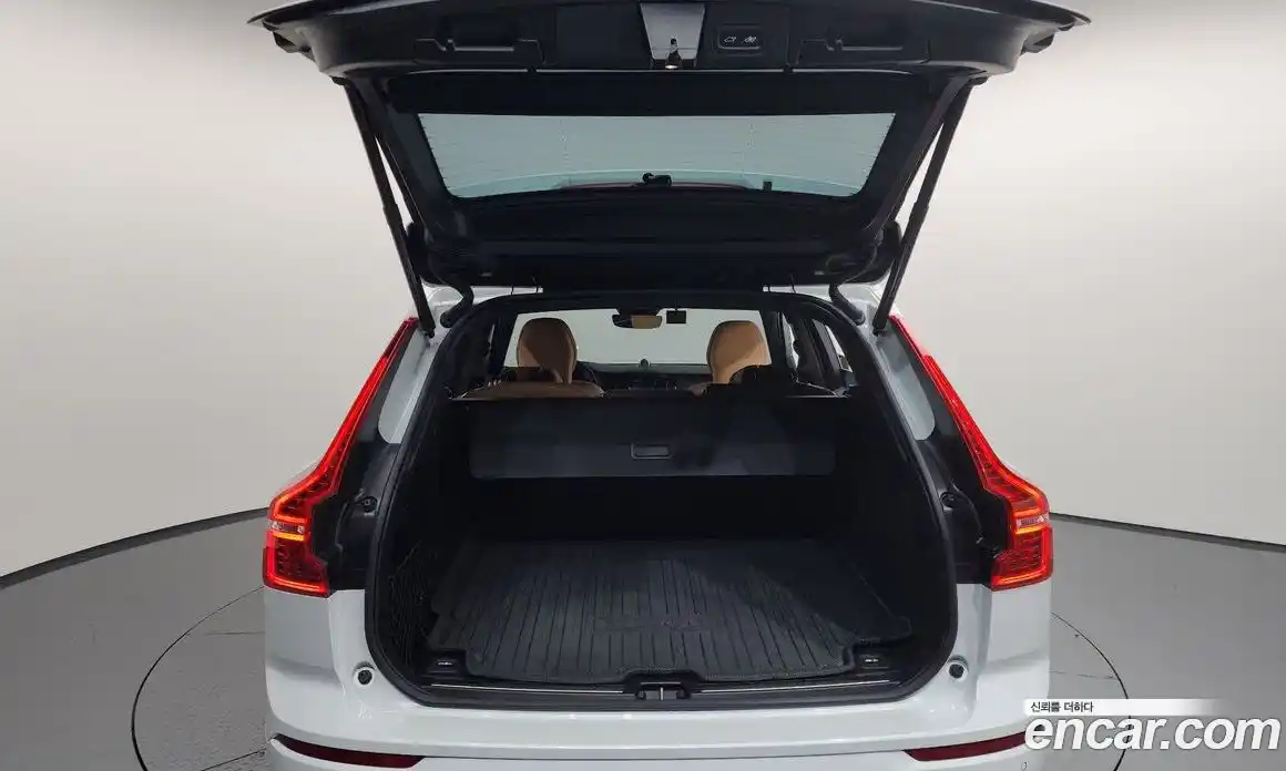 Volvo XC60 2024 2.0 Автомат в Москве № 164475, фото 17