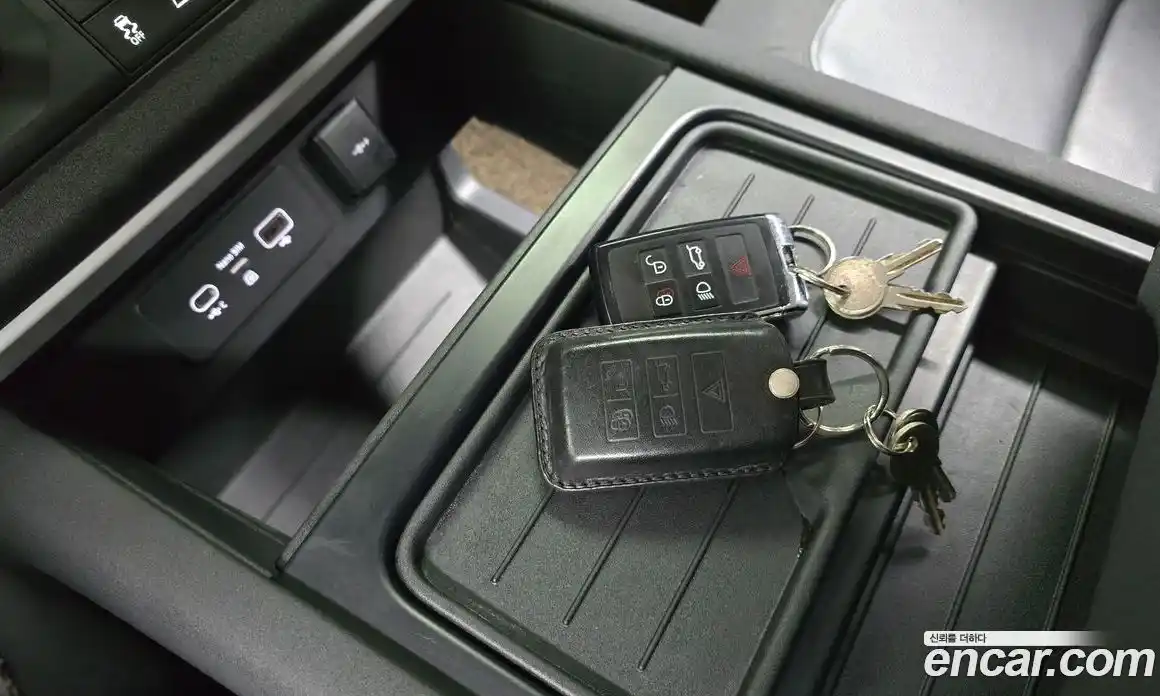 Land Rover Defender 2020 2.0 Автомат в Москве № 166189, фото 18