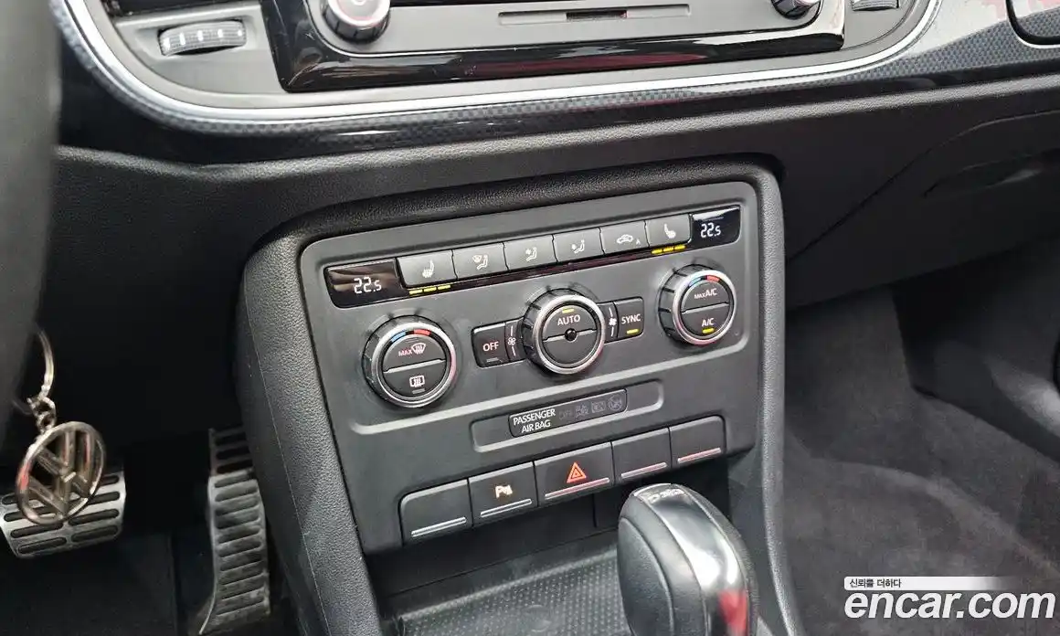 Volkswagen Beatle 2014 2.0 Автомат в Москве № 187839, фото 15