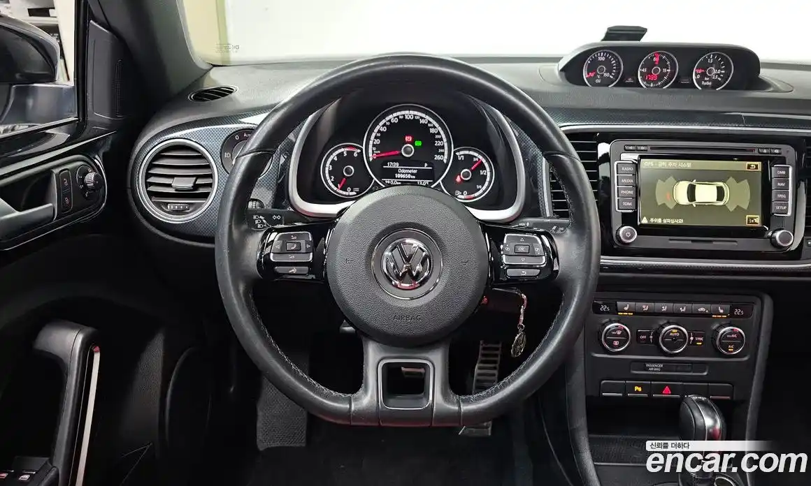 Volkswagen Beatle 2014 2.0 Автомат в Москве № 187839, фото 16