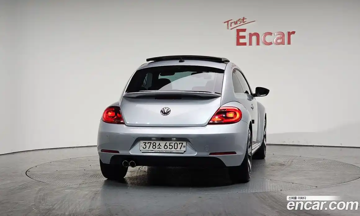 Volkswagen Beatle 2014 2.0 Автомат в Москве № 187839, фото 3