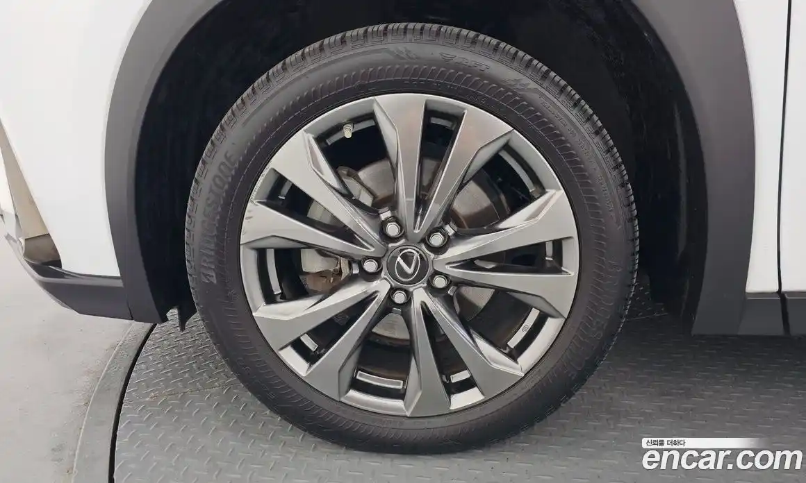 Lexus UX 2022 2.0 Автомат в Москве № 198723, фото 8