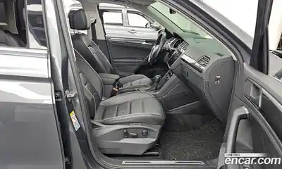 Volkswagen Tiguan 2020 2.0 Автомат в Москве № 199082, миниатюра 11